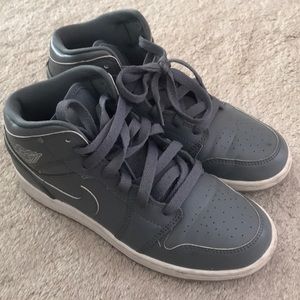 Air Jordan grey 1